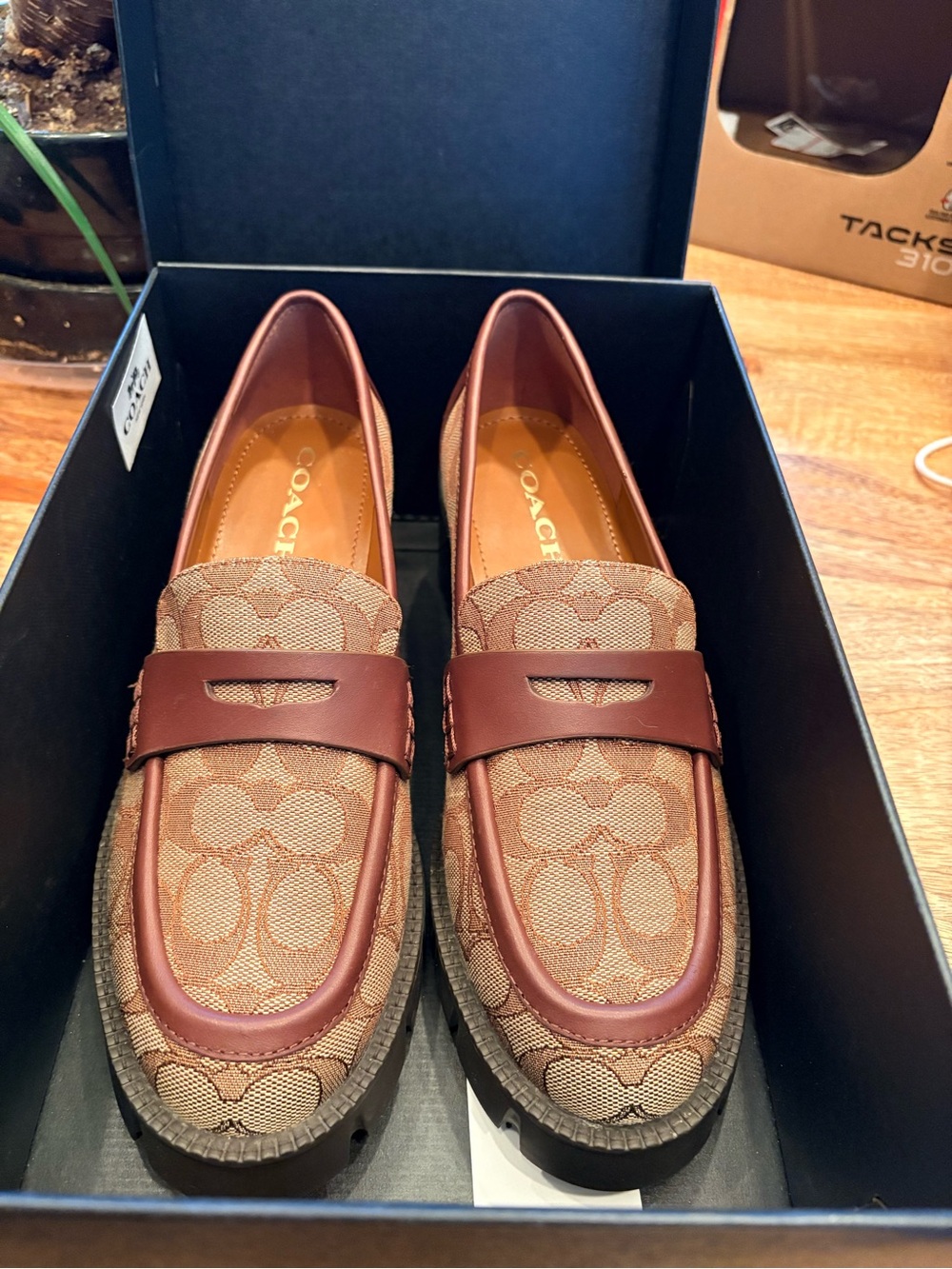 Coach Colleen Sig Loafer Sz 8 - New in Box